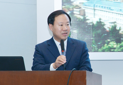 徐英辉院长首先致辞,他向远道而来的各位专家表示热烈的欢迎和衷心的